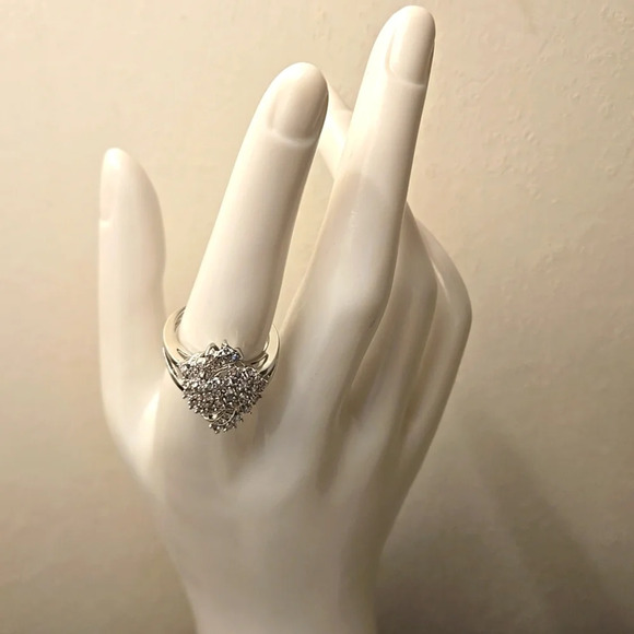 Inlaid Zirconia Women Ring size 8 - Picture 3 of 5